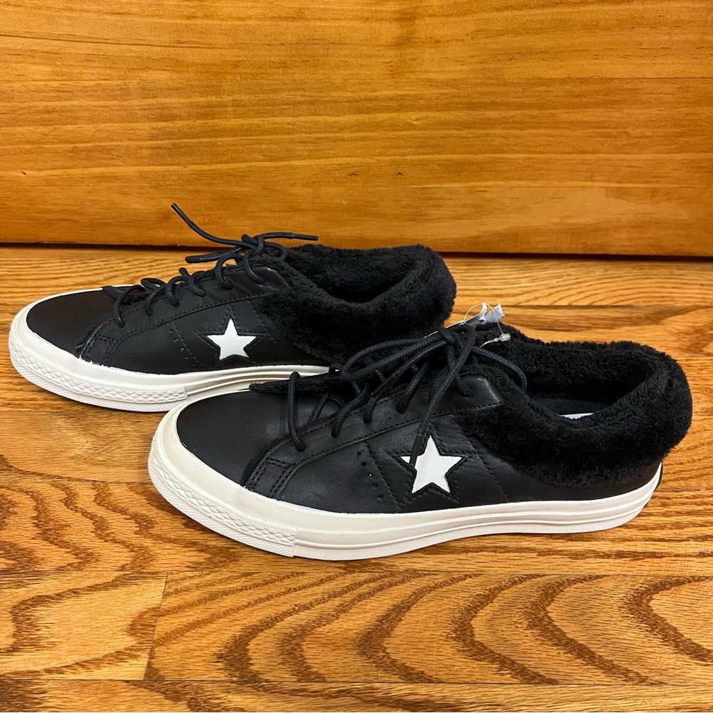 NWT Converse Unisex Leather Sneakers. Black with white stars, fleece lined, S7/9